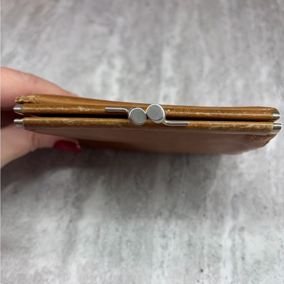 Vintage Gucci Leather Compact Wallet Kiss Lock Camel Tan Soft - Picture 12 of 13